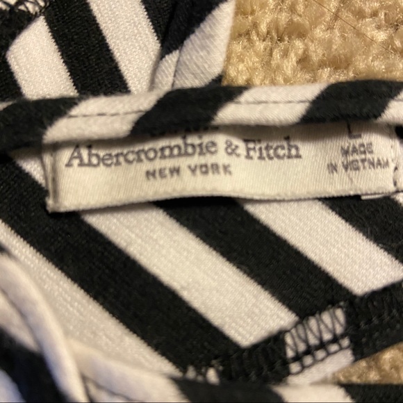 A&F Halter Crop Top - Picture 3 of 4